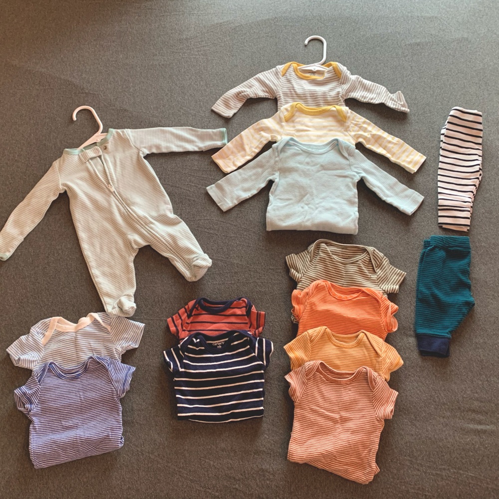 🐛All stripes baby bundle!🐛 0-3 months. Gender neutral. Striped onesies + 💚
